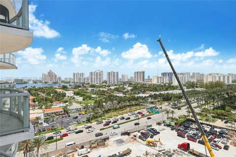 Condo in Sunny Isles Beach, Florida, 1 bedroom № 2268896 - photo 16