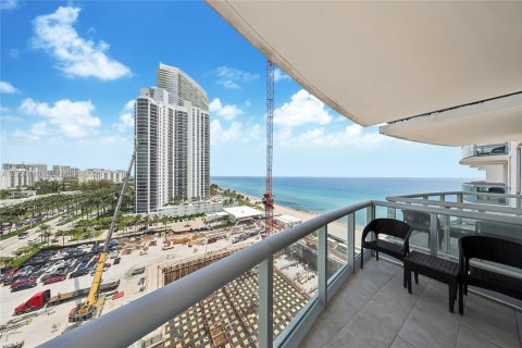 Condo in Sunny Isles Beach, Florida, 1 bedroom № 2268896 - photo 15