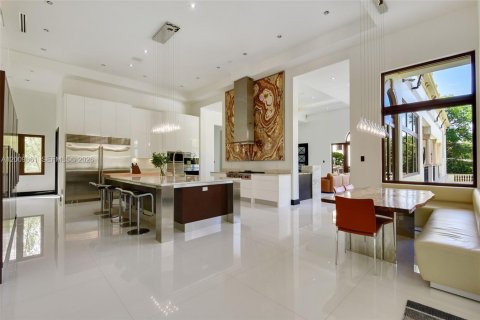 Villa ou maison à vendre à Pinecrest, Floride: 9 chambres, 1415.37 m2 № 2178939 - photo 7