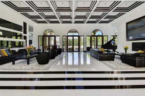 Villa ou maison à vendre à Pinecrest, Floride: 9 chambres, 1415.37 m2 № 2178939 - photo 4