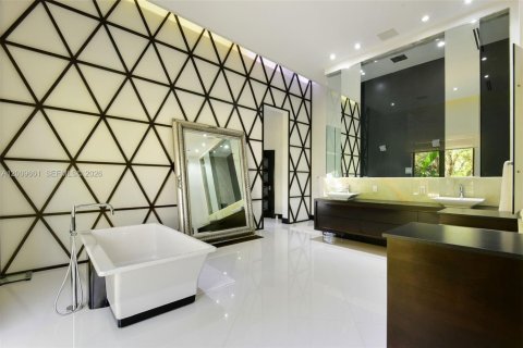 Villa ou maison à vendre à Pinecrest, Floride: 9 chambres, 1415.37 m2 № 2178939 - photo 19