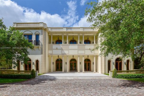 Villa ou maison à Pinecrest, Floride 9 chambres, 1415.37 m2 № 2178939