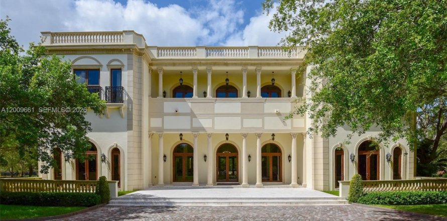 Villa ou maison à Pinecrest, Floride 9 chambres, 1415.37 m2 № 2178939