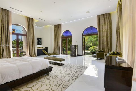 Villa ou maison à vendre à Pinecrest, Floride: 9 chambres, 1415.37 m2 № 2178939 - photo 17