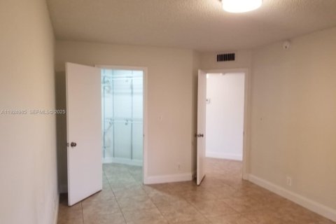 Condo in Doral, Florida, 1 bedroom  № 1983487 - photo 6