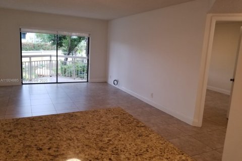 Condo in Doral, Florida, 1 bedroom  № 1983487 - photo 4