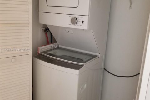 Condo in Doral, Florida, 1 bedroom  № 1983487 - photo 8