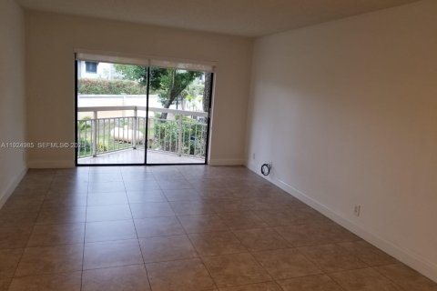 Condo in Doral, Florida, 1 bedroom  № 1983487 - photo 3
