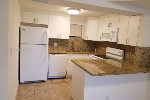 Condo in Doral, Florida, 1 bedroom  № 1983487 - photo 1