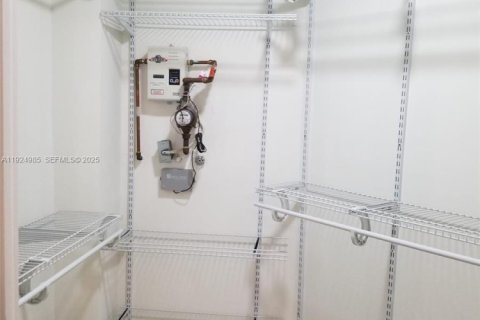 Condo in Doral, Florida, 1 bedroom  № 1983487 - photo 7