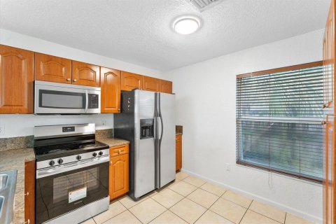 Villa ou maison à louer à Fort Lauderdale, Floride: 3 chambres, 123 m2 № 2433909 - photo 7