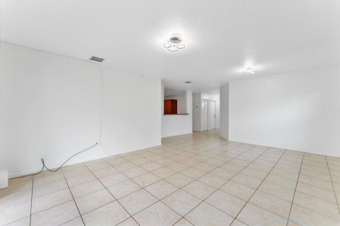 Villa ou maison à louer à Fort Lauderdale, Floride: 3 chambres, 123 m2 № 2433909 - photo 4