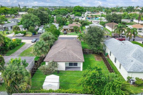 Villa ou maison à louer à Fort Lauderdale, Floride: 3 chambres, 123 m2 № 2433909 - photo 24