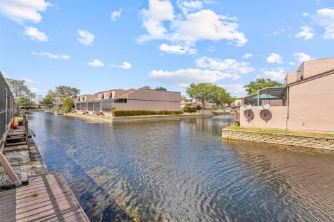 Townhouse in Pembroke Pines, Florida 3 bedrooms, 140.38 sq.m. № 2049539 - photo 20