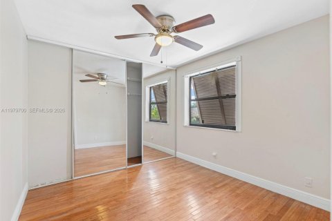 Townhouse in Pembroke Pines, Florida 3 bedrooms, 140.38 sq.m. № 2049539 - photo 23