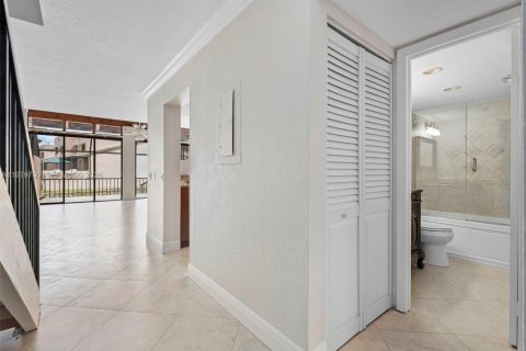 Townhouse in Pembroke Pines, Florida 3 bedrooms, 140.38 sq.m. № 2049539 - photo 4