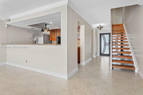 Townhouse in Pembroke Pines, Florida 3 bedrooms, 140.38 sq.m. № 2049539 - photo 10