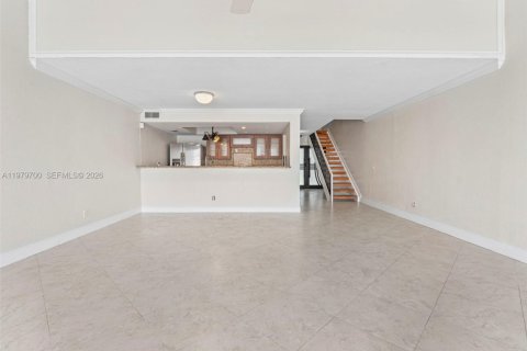 Townhouse in Pembroke Pines, Florida 3 bedrooms, 140.38 sq.m. № 2049539 - photo 8