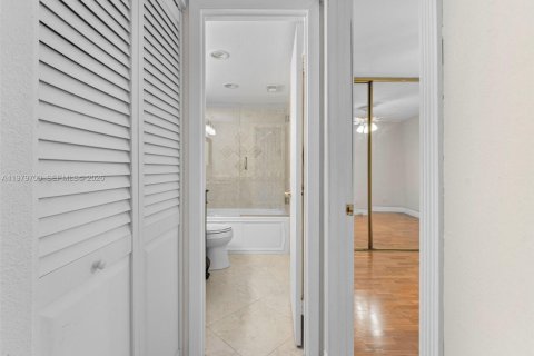 Townhouse in Pembroke Pines, Florida 3 bedrooms, 140.38 sq.m. № 2049539 - photo 12