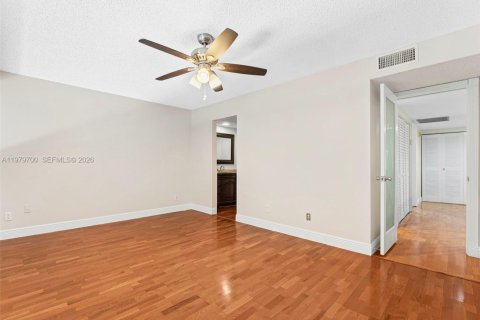 Townhouse in Pembroke Pines, Florida 3 bedrooms, 140.38 sq.m. № 2049539 - photo 30
