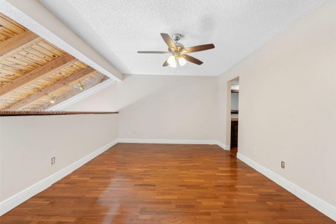 Townhouse in Pembroke Pines, Florida 3 bedrooms, 140.38 sq.m. № 2049539 - photo 29