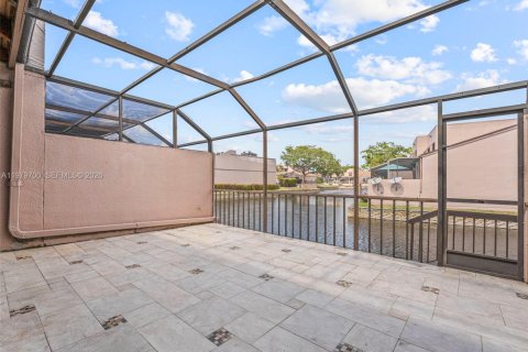 Townhouse in Pembroke Pines, Florida 3 bedrooms, 140.38 sq.m. № 2049539 - photo 18