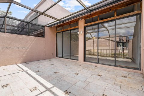 Townhouse in Pembroke Pines, Florida 3 bedrooms, 140.38 sq.m. № 2049539 - photo 19