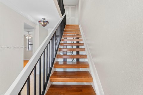 Townhouse in Pembroke Pines, Florida 3 bedrooms, 140.38 sq.m. № 2049539 - photo 21