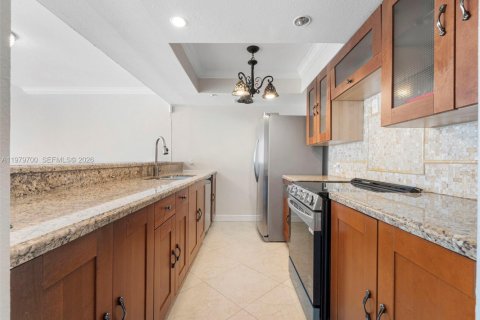 Townhouse in Pembroke Pines, Florida 3 bedrooms, 140.38 sq.m. № 2049539 - photo 9