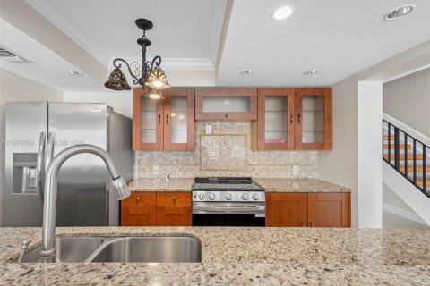 Townhouse in Pembroke Pines, Florida 3 bedrooms, 140.38 sq.m. № 2049539 - photo 11