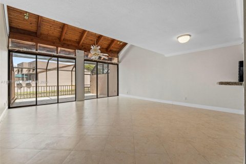 Townhouse in Pembroke Pines, Florida 3 bedrooms, 140.38 sq.m. № 2049539 - photo 6
