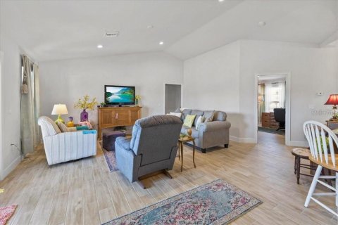 Villa ou maison à vendre à Port Charlotte, Floride: 4 chambres, 163.69 m2 № 2097282 - photo 19