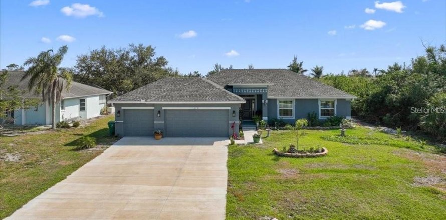 Villa ou maison à Port Charlotte, Floride 4 chambres, 163.69 m2 № 2097282