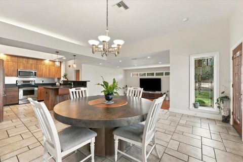House in Lakeland, Florida 4 bedrooms, 266.16 sq.m. № 2394111 - photo 2