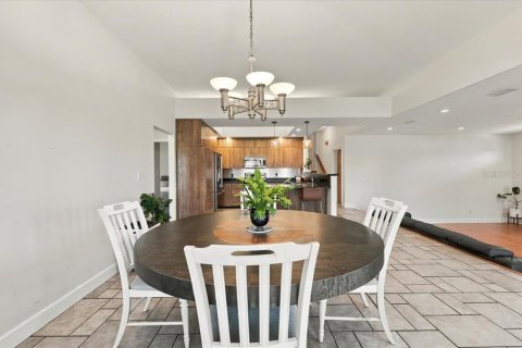 House in Lakeland, Florida 4 bedrooms, 266.16 sq.m. № 2394111 - photo 3