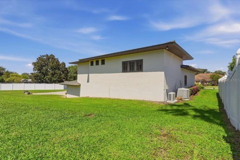 House in Lakeland, Florida 4 bedrooms, 266.16 sq.m. № 2394111 - photo 10