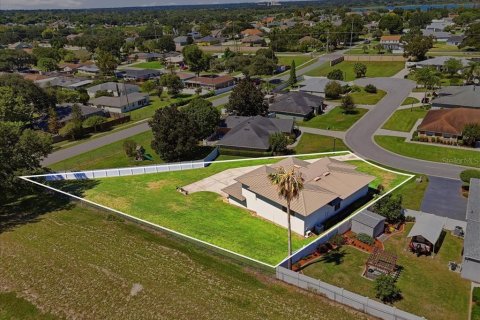 House in Lakeland, Florida 4 bedrooms, 266.16 sq.m. № 2394111 - photo 16