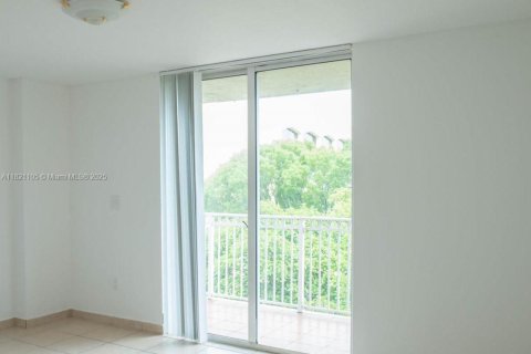 Condo in Miami, Florida, 2 bedrooms  № 1939586 - photo 9