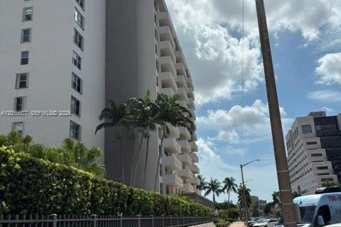 Condominio en Coral Gables, Florida, 2 dormitorios  № 2168869