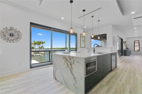 Villa ou maison à vendre à Saint Petersburg, Floride: 5 chambres, 539.95 m2 № 1334260 - photo 8
