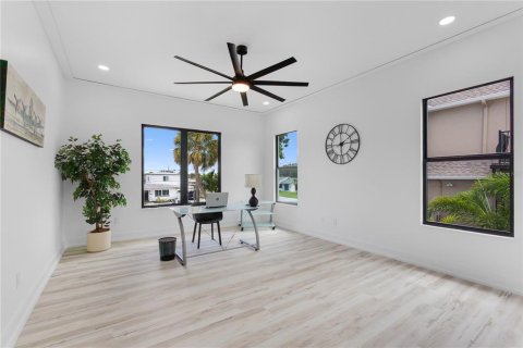 Villa ou maison à vendre à Saint Petersburg, Floride: 5 chambres, 539.95 m2 № 1334260 - photo 28