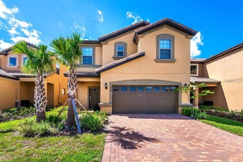 Casa en venta en Kissimmee, Florida, 7 dormitorios, 307.88 m2 № 1872903 - foto 1
