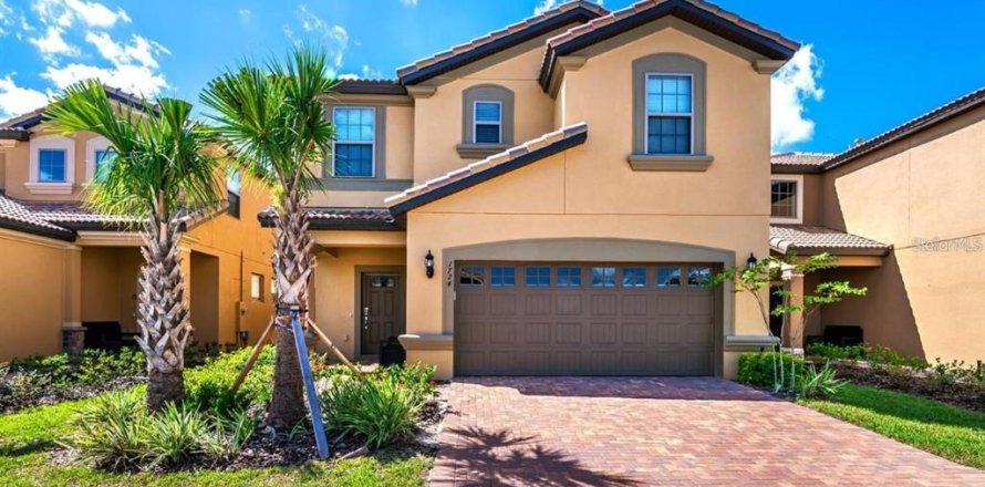 Casa en Kissimmee, Florida 7 dormitorios, 307.88 m2 № 1872903