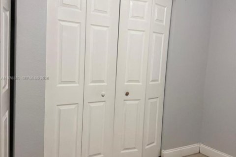 Condo in Plantation, Florida, 2 bedrooms  № 2042150 - photo 11