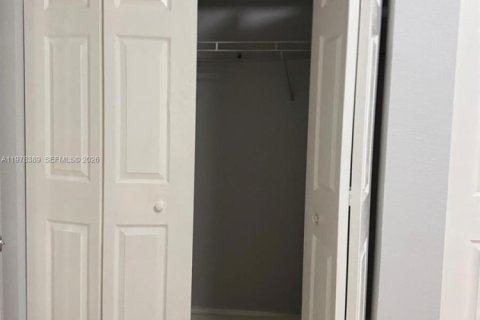 Condo in Plantation, Florida, 2 bedrooms  № 2042150 - photo 10