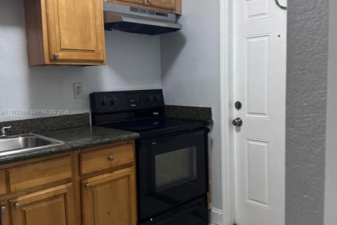 Condo in Plantation, Florida, 2 bedrooms  № 2042150 - photo 2
