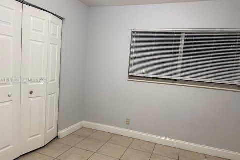 Condo in Plantation, Florida, 2 bedrooms  № 2042150 - photo 12