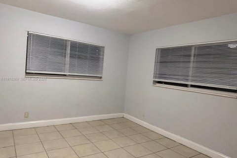 Condo in Plantation, Florida, 2 bedrooms  № 2042150 - photo 9