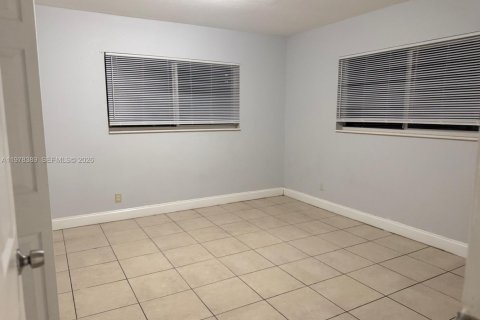 Condo in Plantation, Florida, 2 bedrooms  № 2042150 - photo 13