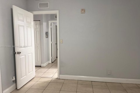 Condo in Plantation, Florida, 2 bedrooms  № 2042150 - photo 5